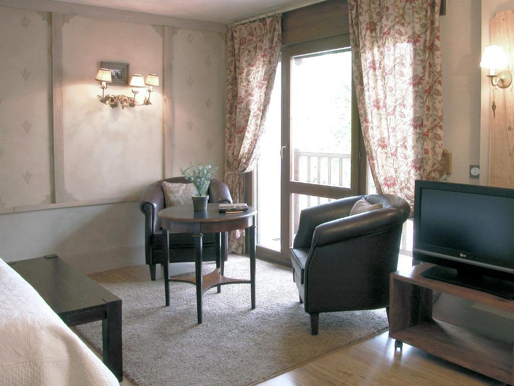 Hotel Plaza Castejon De Sos Room photo